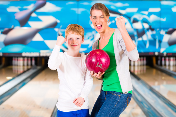mor og barn bowling