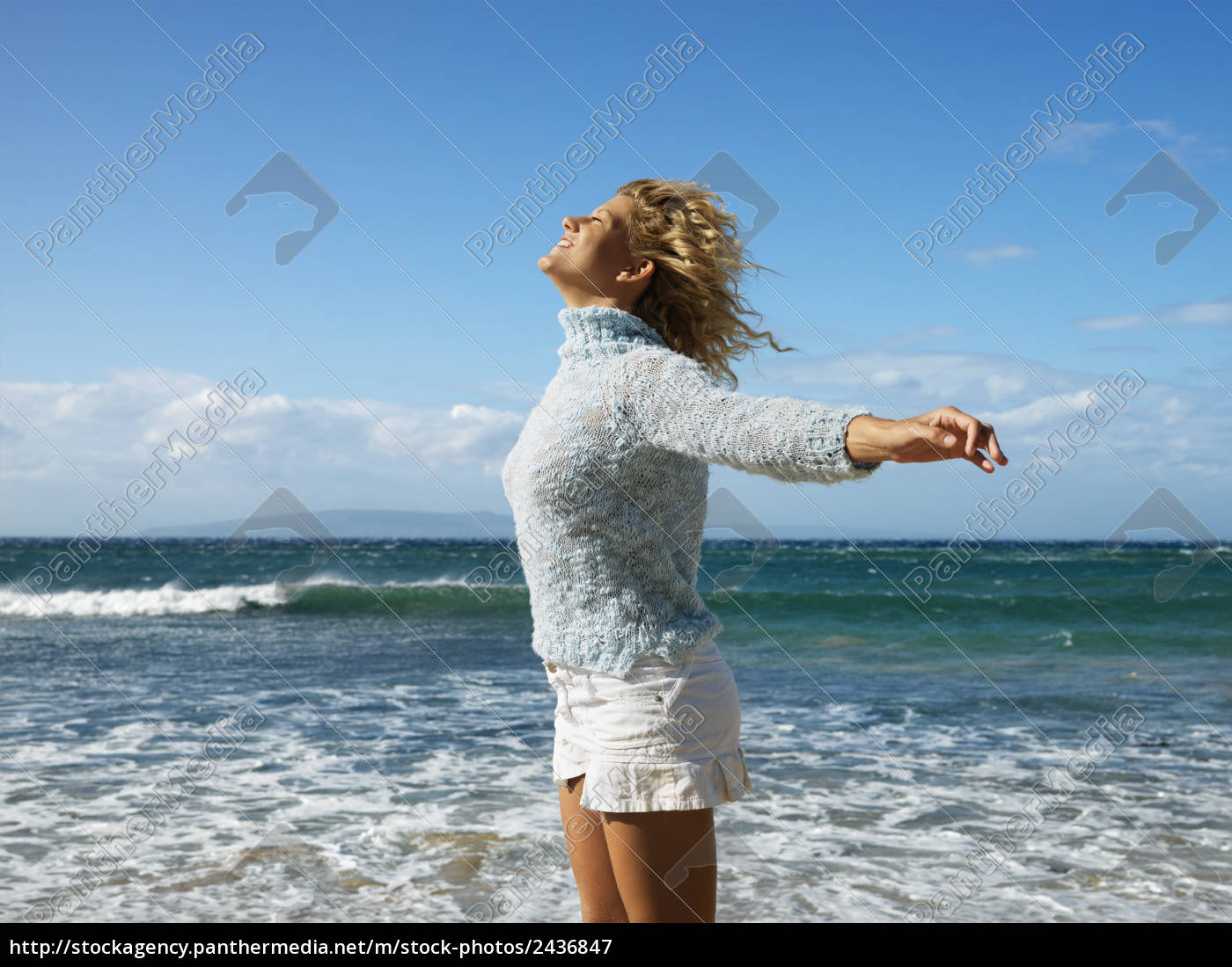 Donna che gode della libertà - Foto stock #2436847 | Comprate Immagini RF  da Panthermedia