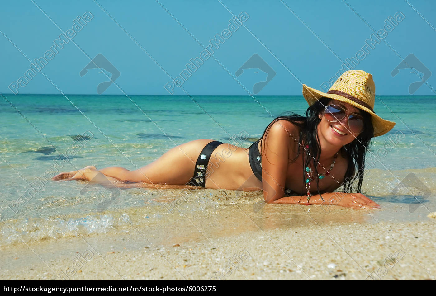 hermosas mujeres en la playa - Foto de archivo #6006275 | Agencia de stock  PantherMedia