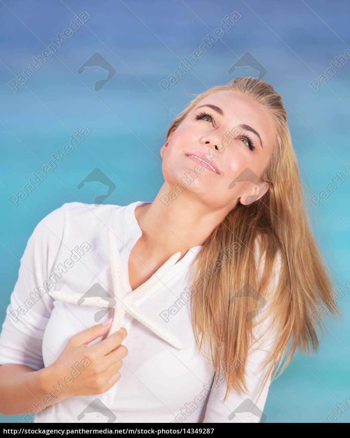 chica guapa en la playa - Foto de archivo #14349287 | Agencia de stock  PantherMedia