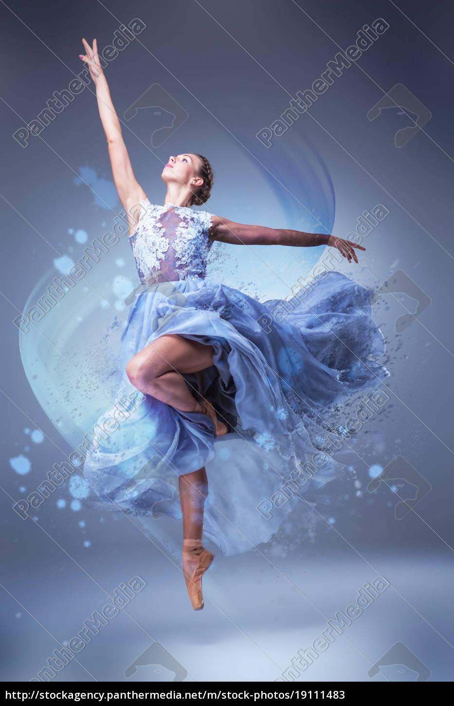 A linda bailarina dançando em vestido longo azul - Fotos de arquivo  #19111483 | Banco de Imagens Panthermedia