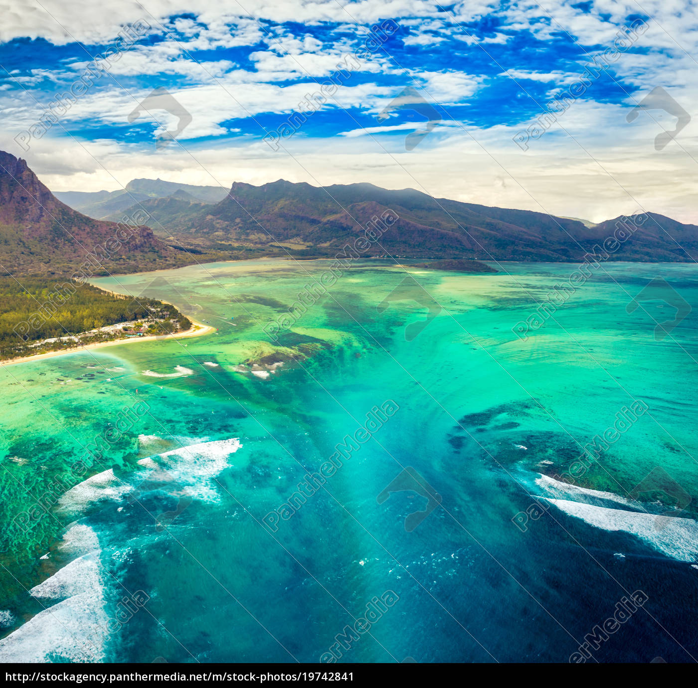 luftaufnahme des unterwasser-wasserfall. mauritius - Stockfoto 19742841 |  Bildagentur PantherMedia