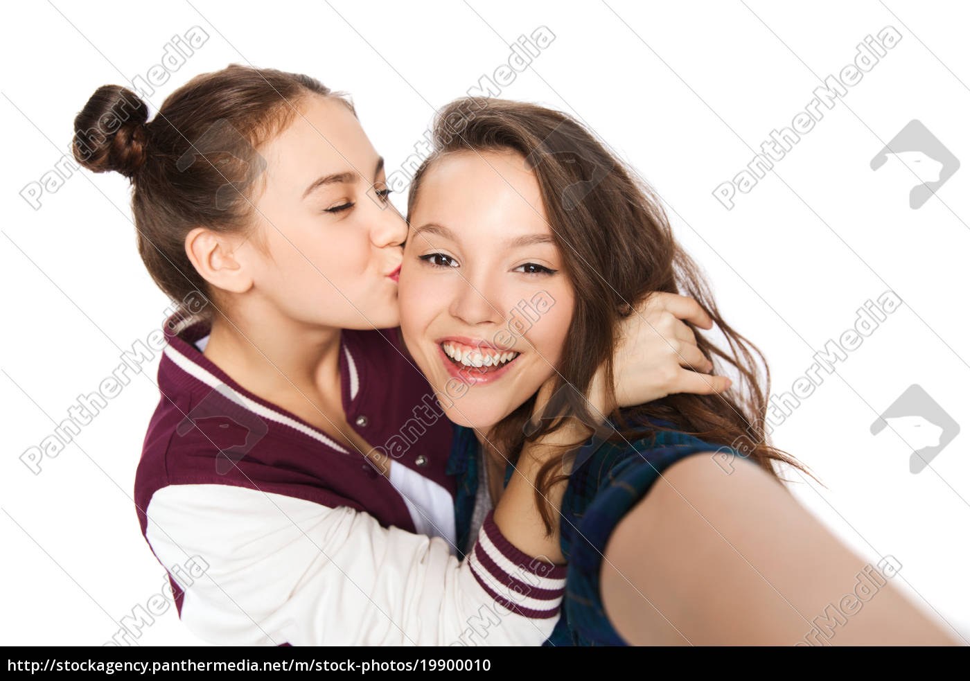 chicas adolescentes felices tomando selfie y besándose - Stockphoto  #19900010 | Agencia de stock PantherMedia