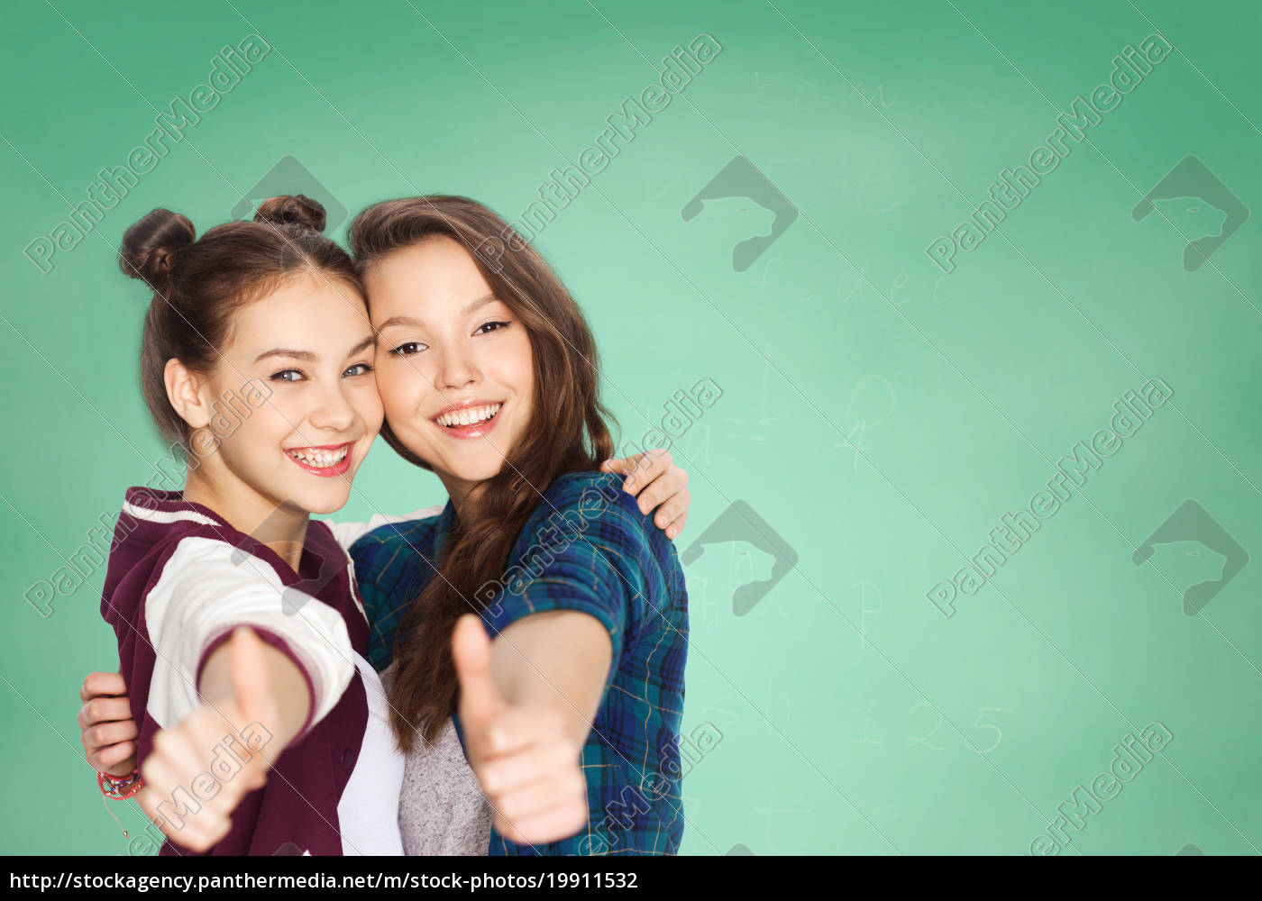 chicas estudiantes adolescentes felices mostrando - Stockphoto #19911532 |  Agencia de stock PantherMedia