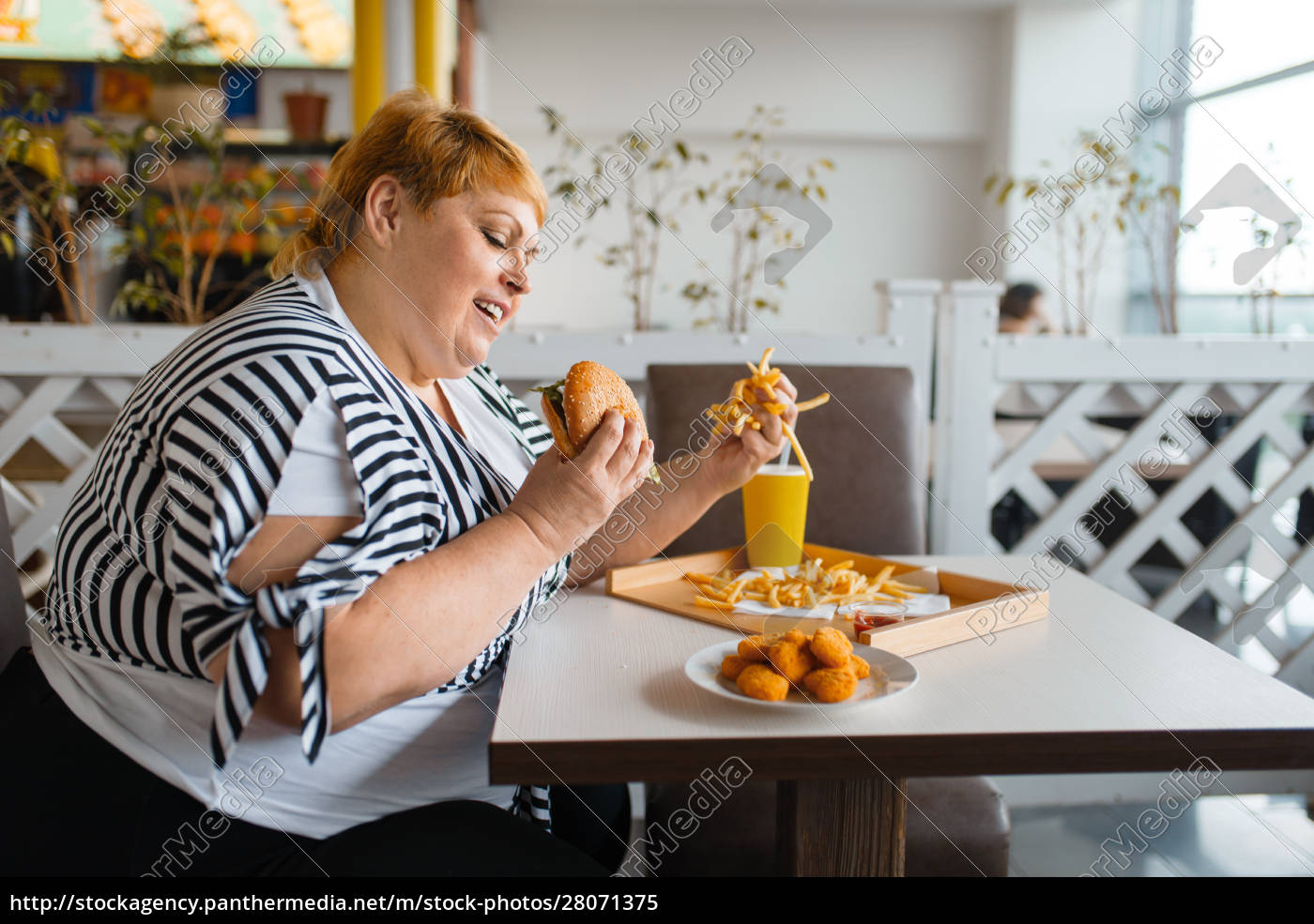 Mulher gorda comendo alimentos altamente calóricos no - Stockphoto  #28071375 | Banco de Imagens Panthermedia