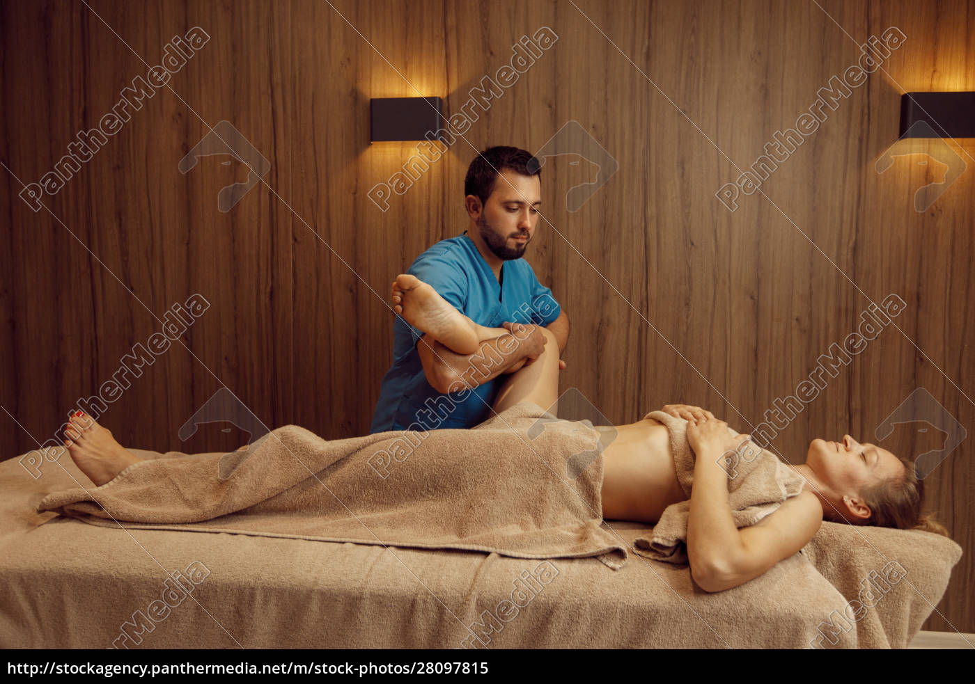 Male masseur rubbing leg to slim woman massage - Stock Photo #28097815 |  PantherMedia Stock Agency