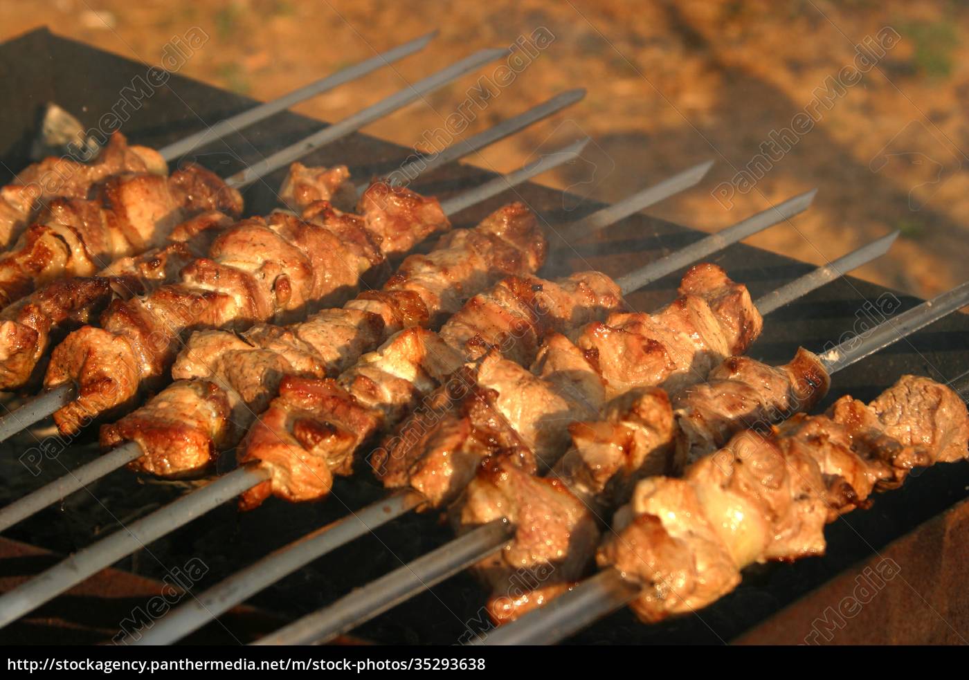 Das Bild von gebratenem Fleisch am Spieß - Stockfoto #35293638 ...