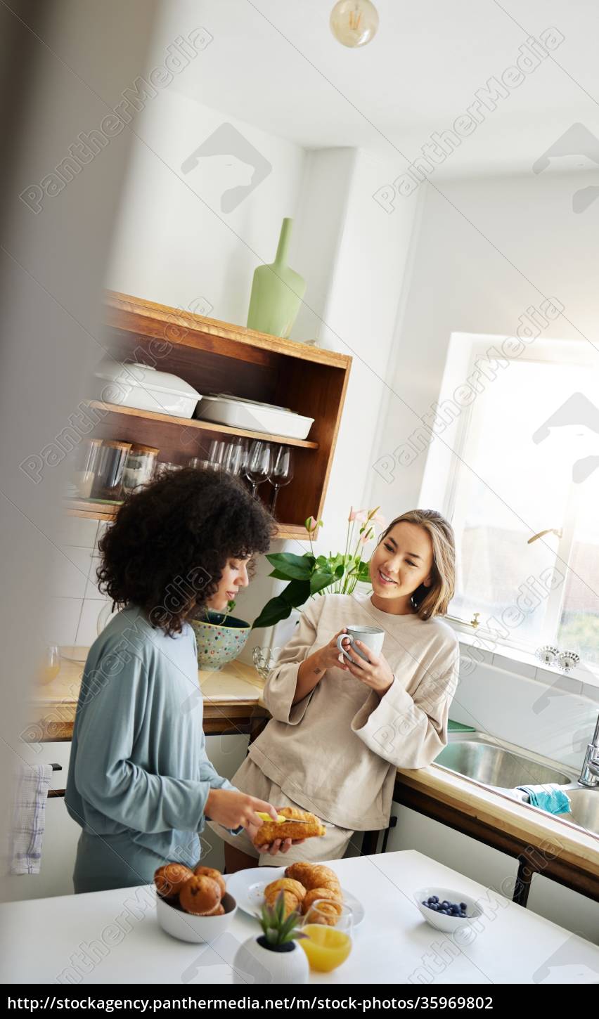 Lesbiche donne e coppia con amore colazione e - Stockphoto #35969802 |  Comprate Immagini RF da Panthermedia